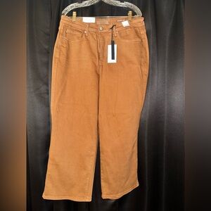 NWT 16W Judy Blue Crop Jeans!